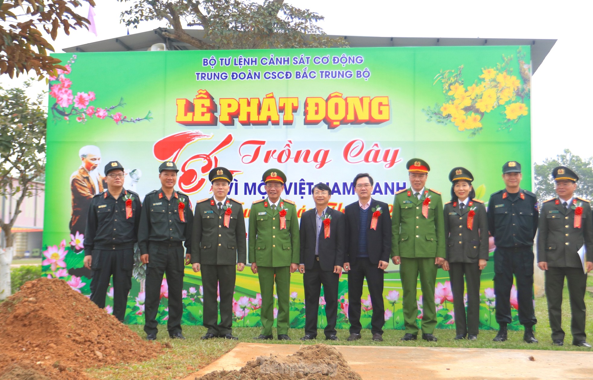 Gần 800 chiến sỹ nghĩa vụ bước vào khóa huấn luyện tại Trung đoàn Cảnh sát Cơ động Bắc Trung Bộ- Ảnh 15.