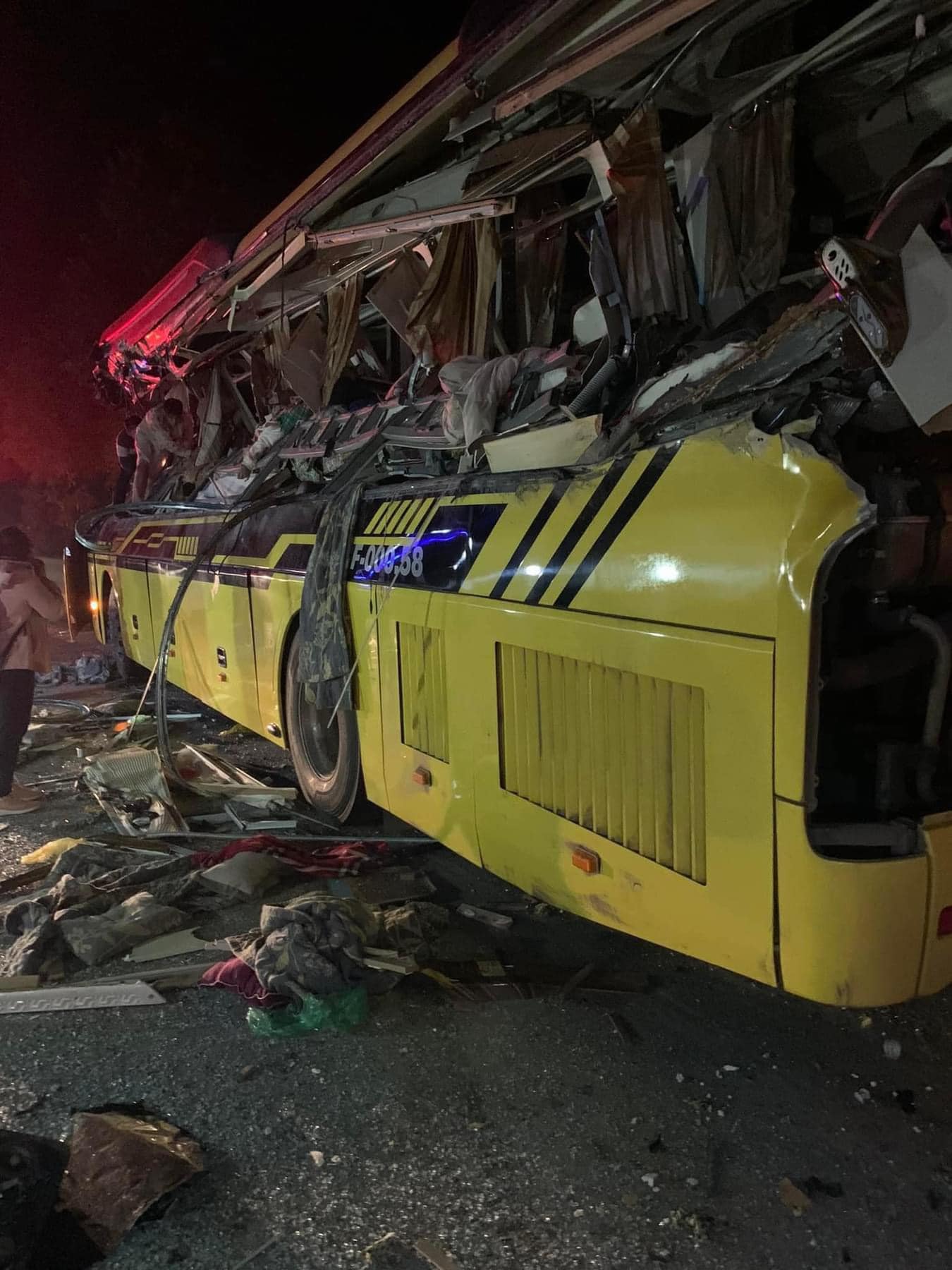 Nguyên nhân ban đầu vụ tai nạn thảm khốc giữa xe khách và container làm 5 người tử vong trên QL2- Ảnh 2.