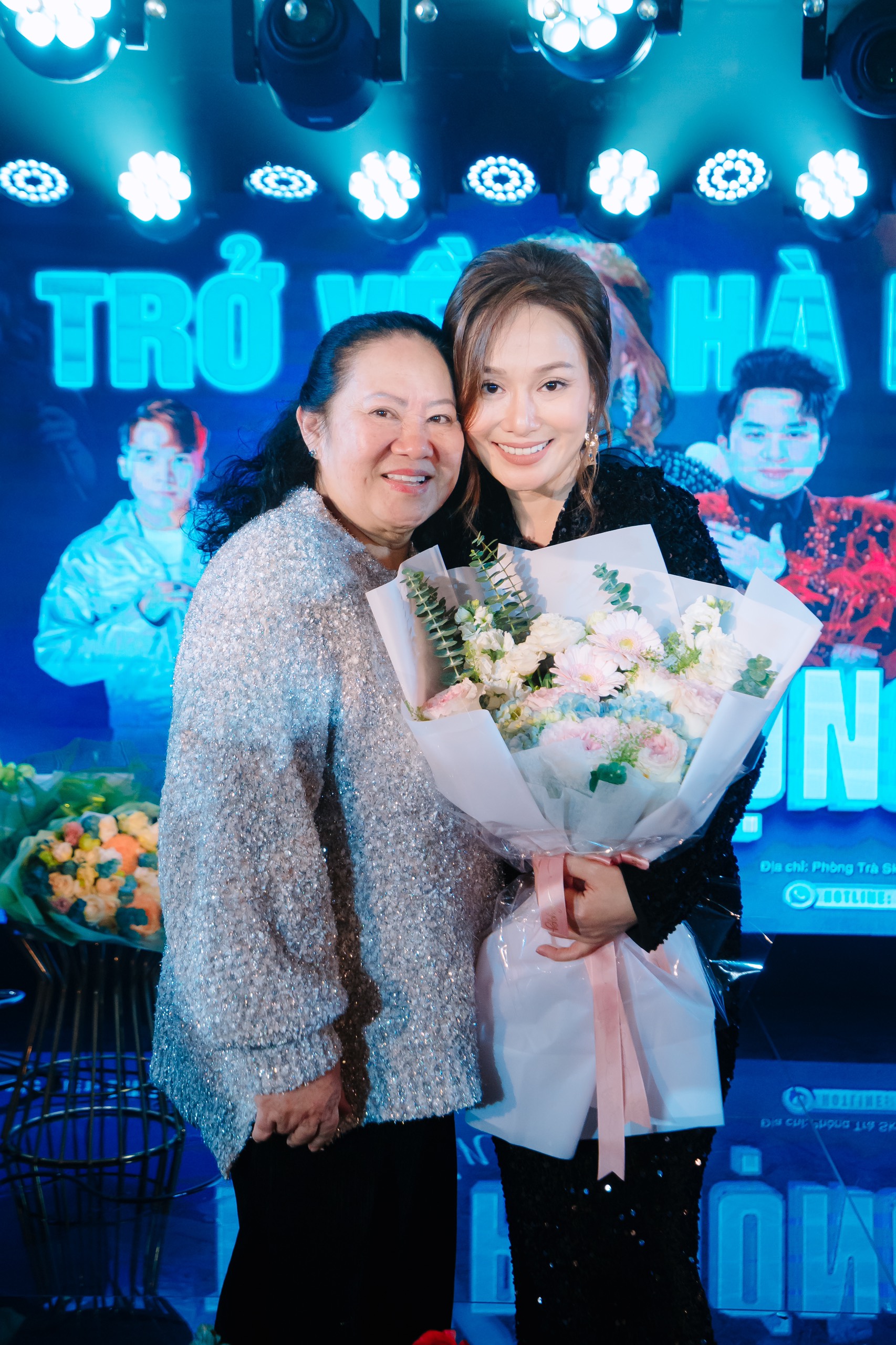 Chồng Tây và con gái ra Hà Nội ủng hộ Thu Phượng làm show sau 10 năm biến cố- Ảnh 8.