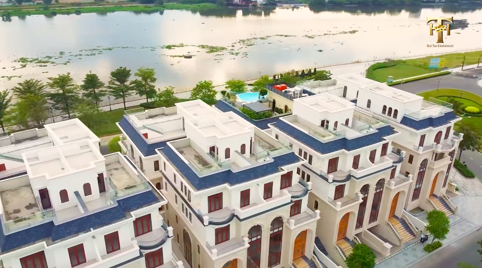 Toàn cảnh biệt thự 300 tỷ của Việt Hương: Hoành tráng như cung điện, view đắc địa nhưng đỉnh nhất là món đồ có 1-0-2- Ảnh 1.