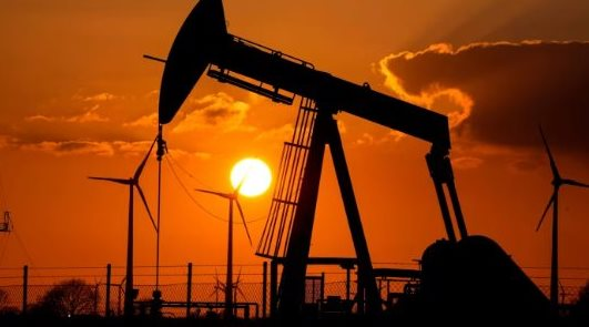 Từng dốc tiền mua dầu Nga bất chấp tăng giá, quốc gia tiêu thụ dầu thứ 3 thế giới bất ngờ 'né' xa trước lệnh trừng phạt mới, lợi nhuận lọc dầu bị đe dọa- Ảnh 1.