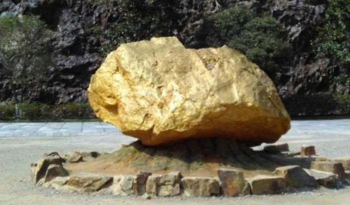 “Khối đá” trị giá hơn 41.000 tỷ đồng được giám sát 24/24 ở Trung Quốc: Nặng đến 45 tấn, 
