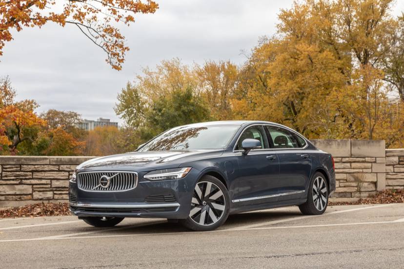 Volvo S90 Recharge Ultimate ra mắt Việt Nam tuần sau: Giá dự kiến 2,89 tỷ, 'ăn xăng' ít hơn xe máy- Ảnh 2.