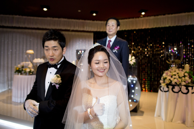 "Hiệu ứng domino" đáng buồn tại Hàn Quốc: Khi người trẻ từ bỏ kết hôn vì quá nghèo, quốc gia phát triển bậc nhất châu Á khủng hoảng- Ảnh 1.