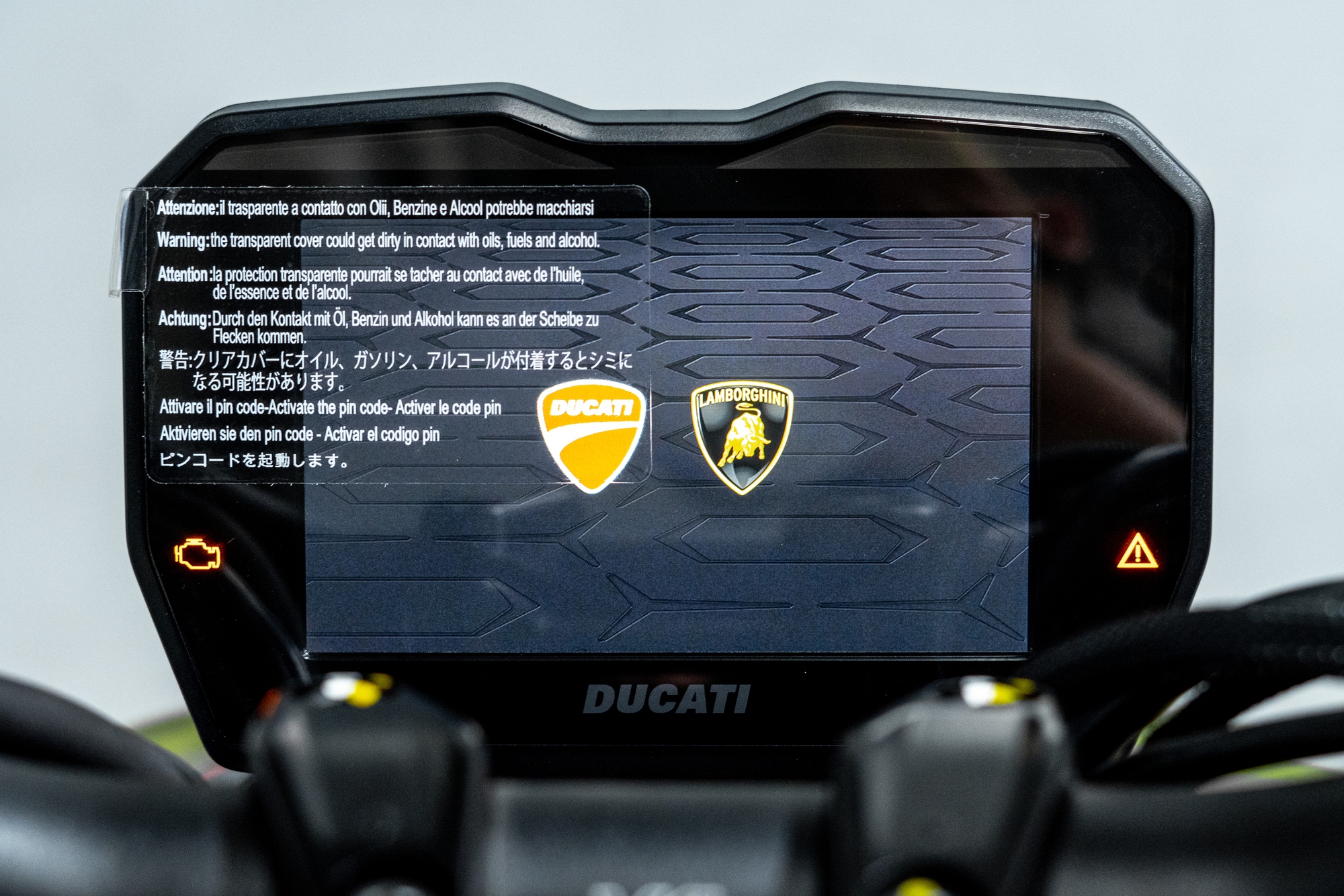 Cận cảnh Ducati Streetfighter V4 Lamborghini của vợ chồng Đoàn Di Băng: Giá hơn 2,1 tỷ, cả Việt Nam chỉ có 3 chiếc- Ảnh 17.