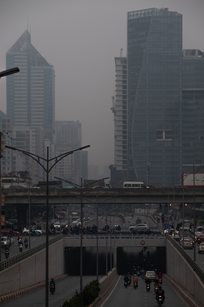 Hà Nội sáng nay: Ô nhiễm bủa vây, người dân tập thể dục trong không khí ở mức độc hại- Ảnh 3.
