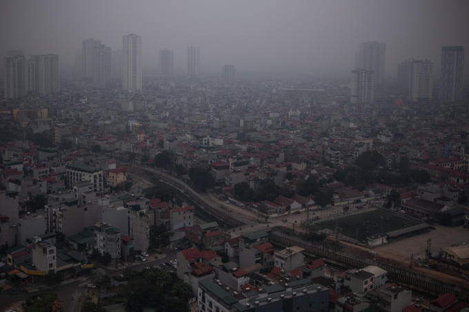 Hà Nội sáng nay: Ô nhiễm bủa vây, người dân tập thể dục trong không khí ở mức độc hại- Ảnh 1.
