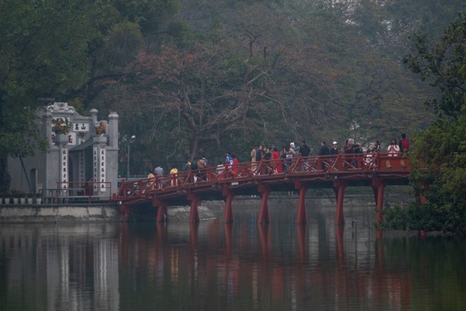 Hà Nội sáng nay: Ô nhiễm bủa vây, người dân tập thể dục trong không khí ở mức độc hại- Ảnh 5.