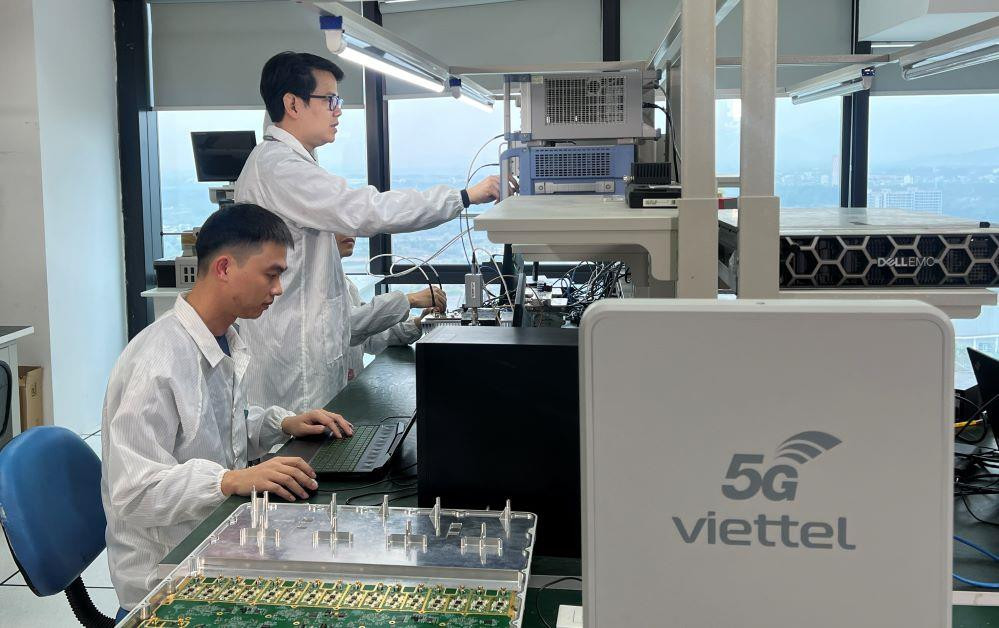 Viettel vượt qua VNPT và Mobifone trúng đấu giá băng tần để triển khai 5G- Ảnh 1.