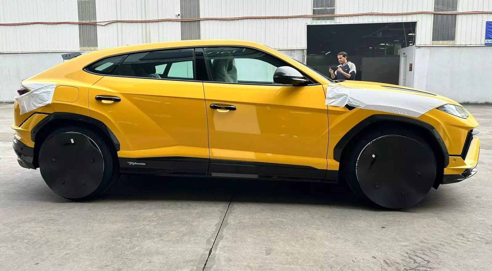 Đại gia Quốc Vũ lên tiếng: Mua xe Lamborghini Urus Performante đắt hơn 5 tỷ so với giá niêm yết, có gì khác biệt?- Ảnh 7.