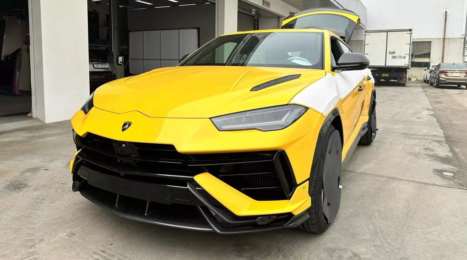 Đại gia Quốc Vũ lên tiếng: Mua xe Lamborghini Urus Performante đắt hơn 5 tỷ so với giá niêm yết, có gì khác biệt?- Ảnh 6.