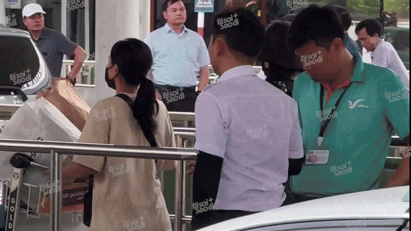 Phản ứng của ph&iacute;a Ho&agrave;ng Th&ugrave;y Linh v&agrave; Đen V&acirc;u trước tin c&oacute; em b&eacute; v&agrave; đưa nhau về nh&agrave; ri&ecirc;ng- Ảnh 2.