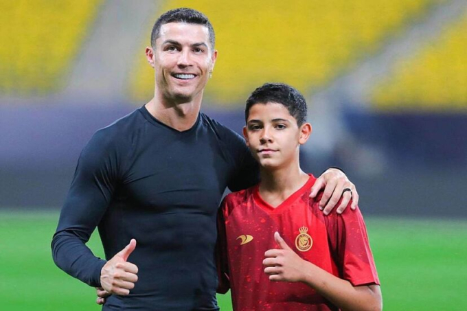 Sau nhiều lần hỏi xin, con trai Ronaldo cuối cùng cũng có món đồ mà bạn bè đã sở hữu từ lâu- Ảnh 4.