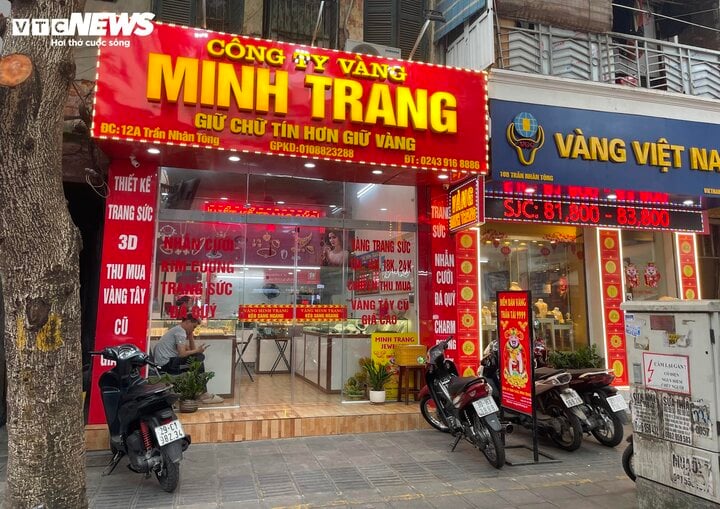 Cảnh mua bán trái ngược ở Hà Nội trong những ngày giá vàng đắt chưa từng có- Ảnh 10.