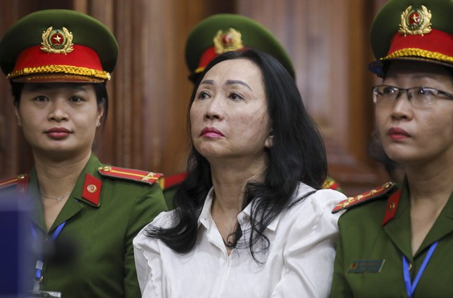 Tòa bác quan điểm bào chữa bà Trương Mỹ Lan không tham ô tài sản- Ảnh 3.