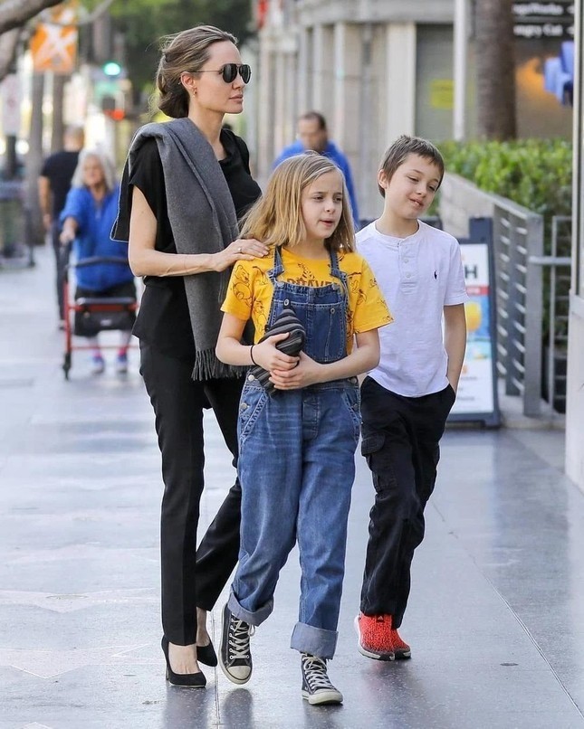 Ba người con ruột càng lớn càng đẹp của Angelina Jolie và Brad Pitt- Ảnh 8.