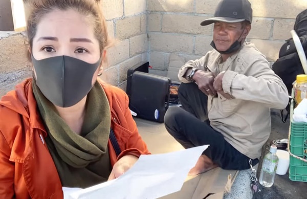 Một nữ nghệ sĩ Việt chuyên giúp người vô gia cư Mỹ: Dám vào khu nguy hiểm, bị tạt nước phải bỏ chạy- Ảnh 4.