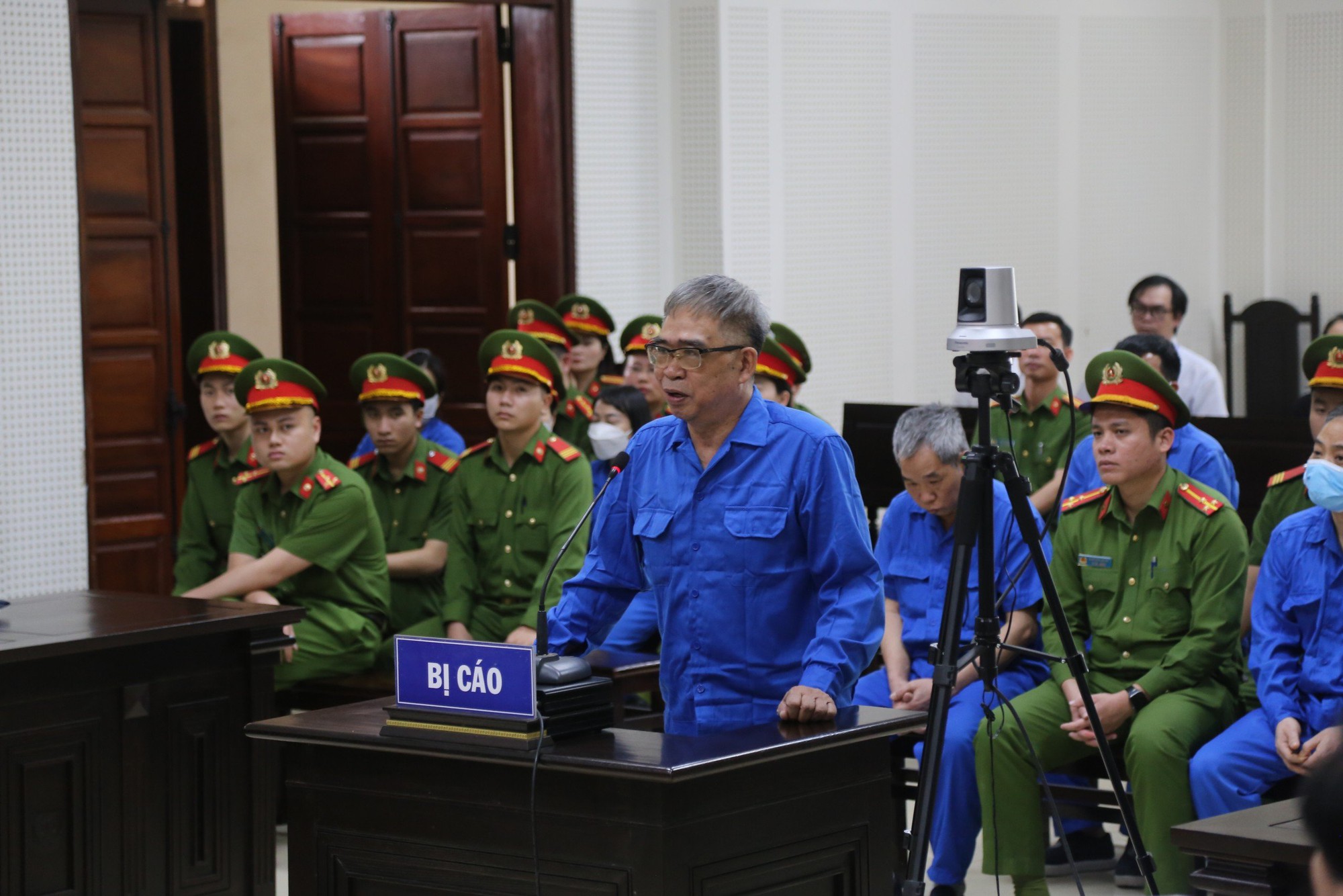 Cựu Giám đốc Công an Hải Phòng Đỗ Hữu Ca bất ngờ thay đổi lời khai trong sáng nay- Ảnh 1.