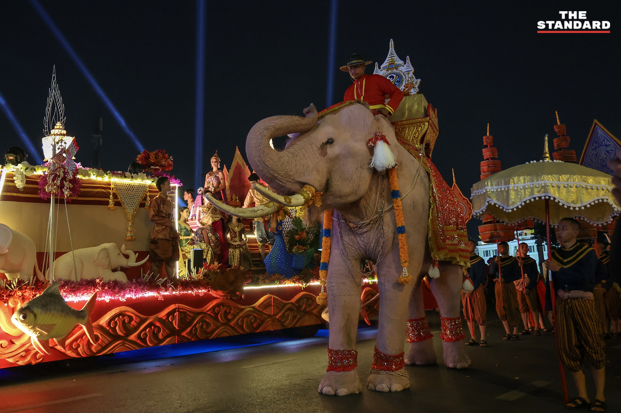 Lễ hội Songkran 2024: Dòng người ùn ùn đổ ra đường, Thái Lan chính thức khởi động 