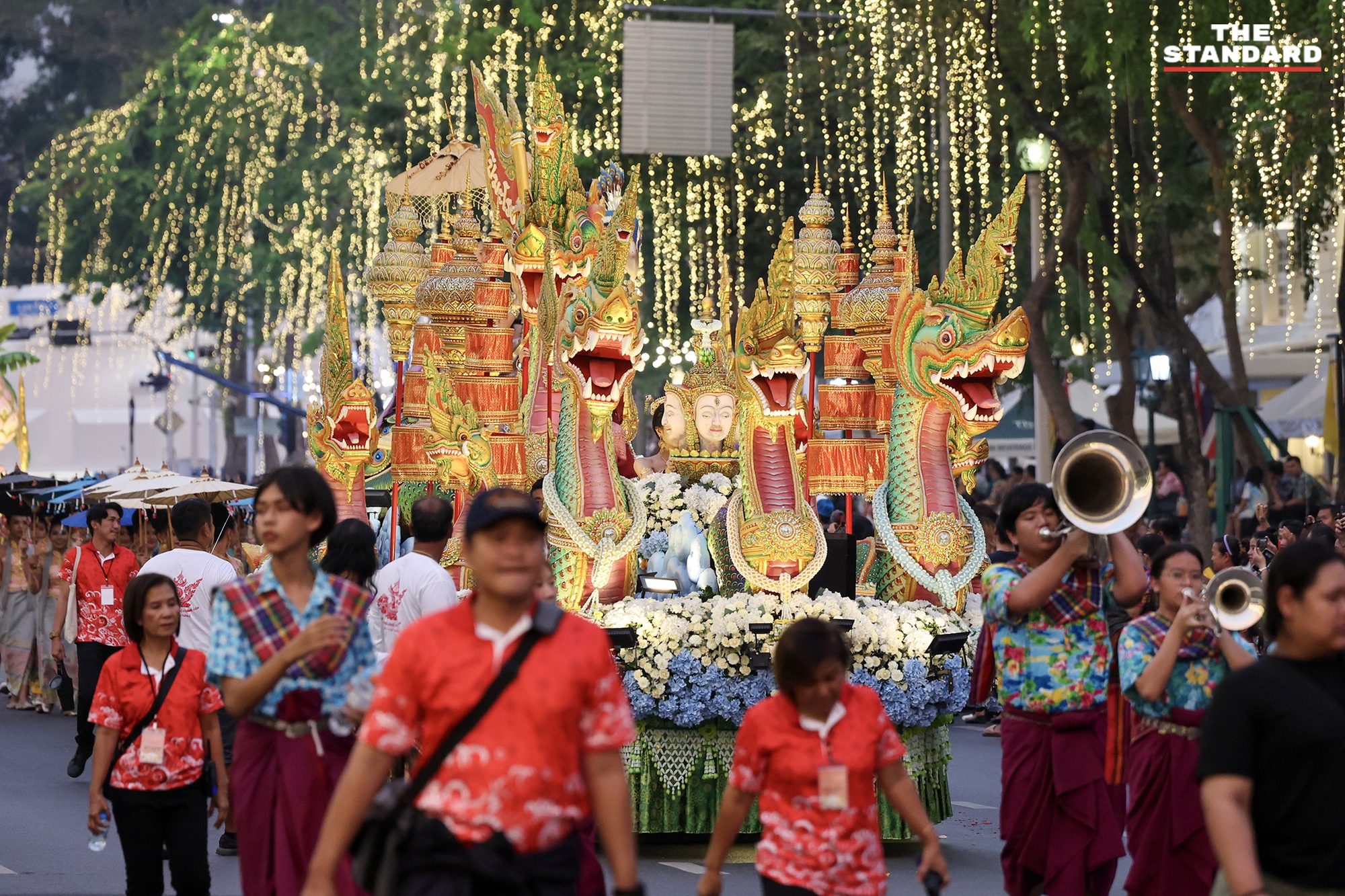 Lễ hội Songkran 2024: Dòng người ùn ùn đổ ra đường, Thái Lan chính thức khởi động 