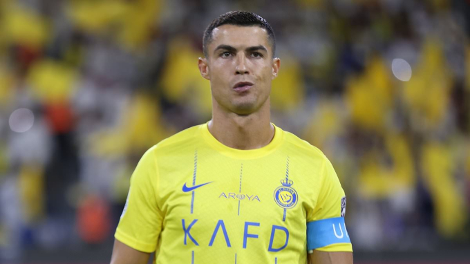 Sang tận Al Nassr chơi bóng, Ronaldo vẫn không thoát khỏi 