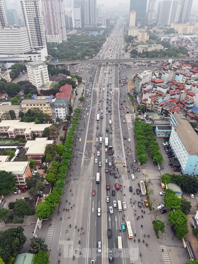 Cầu vượt thép Mai Dịch thi công xong nhưng chưa thông xe, người dân vẫn chật vật di chuyển qua nút ‘thắt cổ chai’- Ảnh 5.