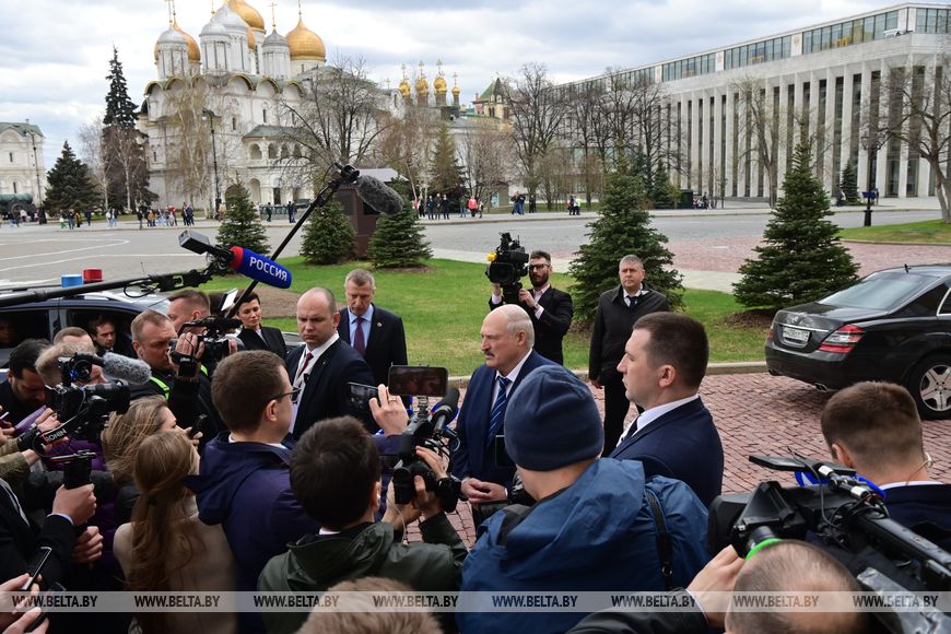 Ông Lukashenko nói thẳng khả năng Pháp điều binh giúp Kiev: 12 vạn quân Ukraine 