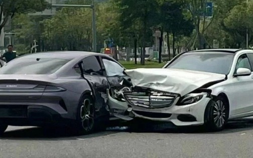 Xiaomi SU7 gặp tai nạn đầu tiên với Mercedes: Xe Trung Quốc được dịp 