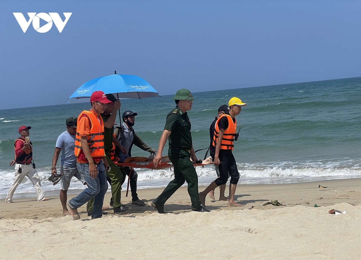 Tìm thấy thi thể cháu bé thứ 2 bị sóng biển cuốn trôi tại biển Đà Nẵng- Ảnh 3.