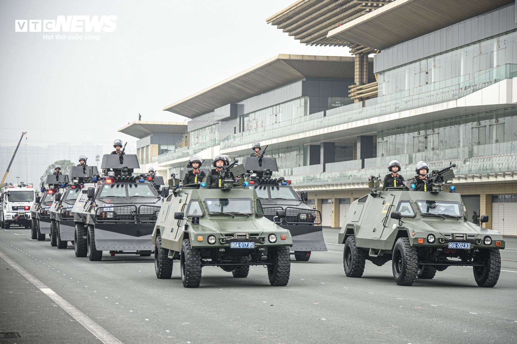 Cận cảnh dàn xe đặc chủng chống khủng bố của Cảnh sát cơ động- Ảnh 2.