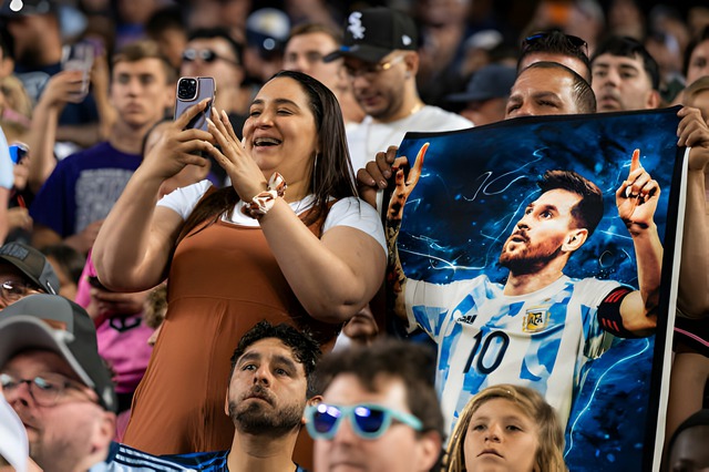 Messi vẫn gây sốt sau 9 tháng sang Mỹ: 72 nghìn khán giả đến sân, giá vé đắt đỏ cũng mặc kệ- Ảnh 6.