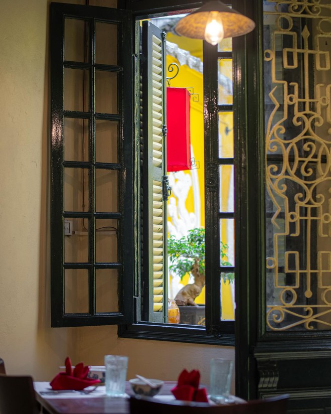 Nhà hàng ở Hà Nội mà CEO Apple Tim Cook vừa ghé uống cà phê: Nằm giữa phố cổ, nổi bật với kiến trúc độc đáo- Ảnh 7.