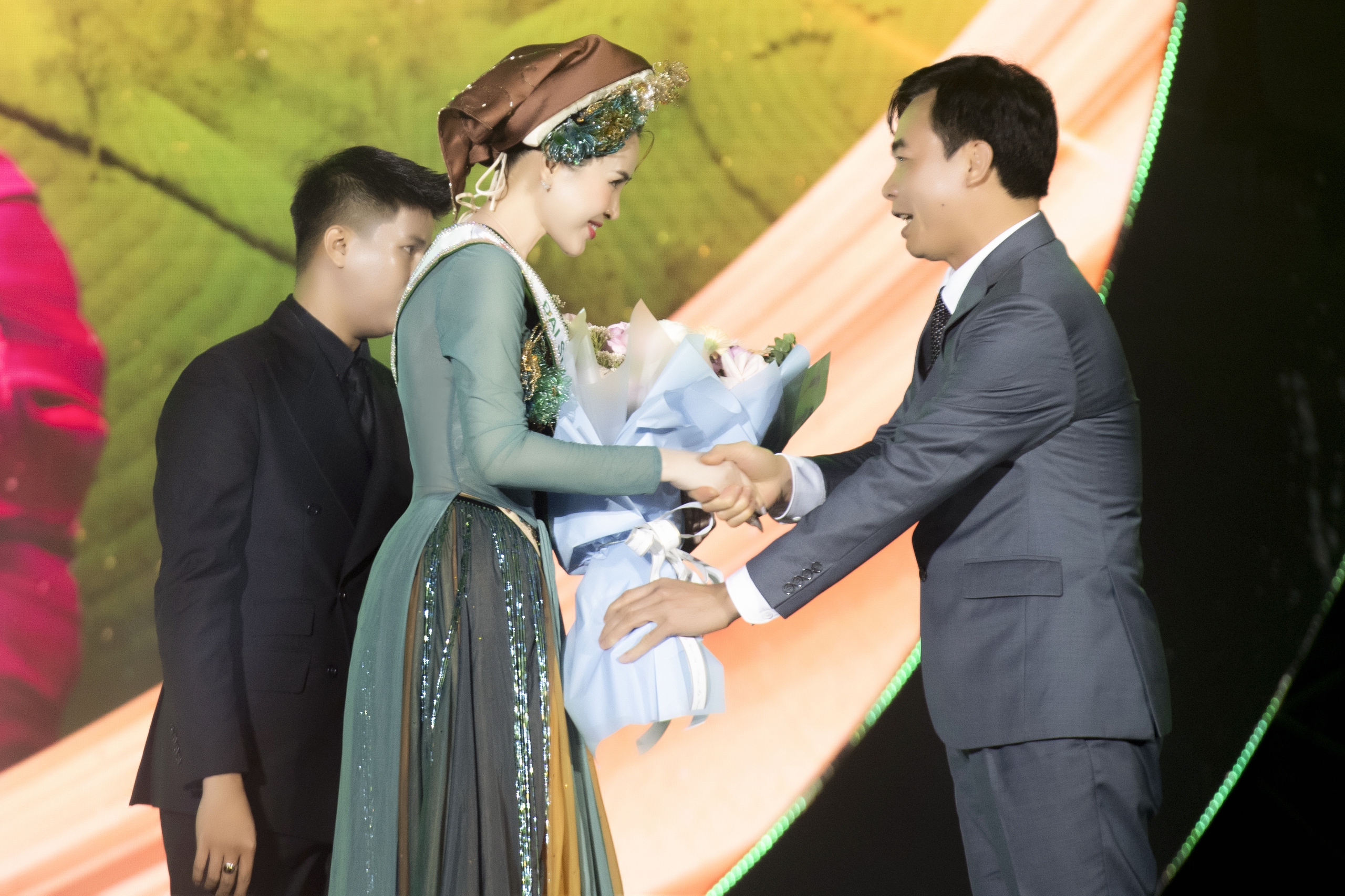 Hoa hậu Du lịch Việt Nam toàn cầu Lý Kim Thảo trở thành Đại sứ quảng bá hình ảnh du lịch tỉnh Phú Thọ- Ảnh 1.