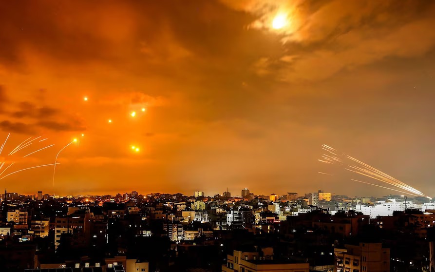 'Không một quốc gia nào trên thế giới đủ sức chống nổi mưa tên lửa Iran': Rốt cuộc Israel đã làm thế nào?