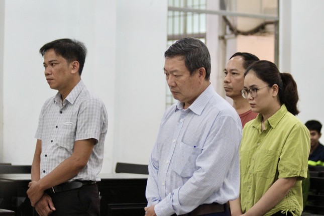 Cựu Giám đốc CDC Khánh Hòa lĩnh án 3 năm 6 tháng tù- Ảnh 2.