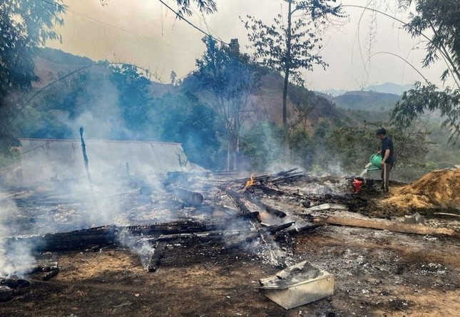 Một người tử vong khi chữa cháy rừng tại Điện Biên- Ảnh 2.