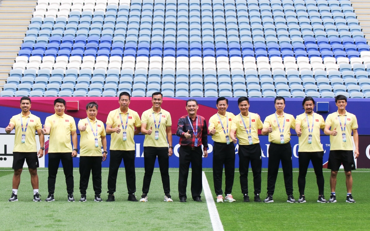 U23 Việt Nam hào hứng check-in ở sân vận động đẳng cấp World Cup- Ảnh 4.