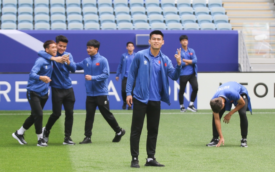 U23 Việt Nam hào hứng check-in ở sân vận động đẳng cấp World Cup- Ảnh 8.