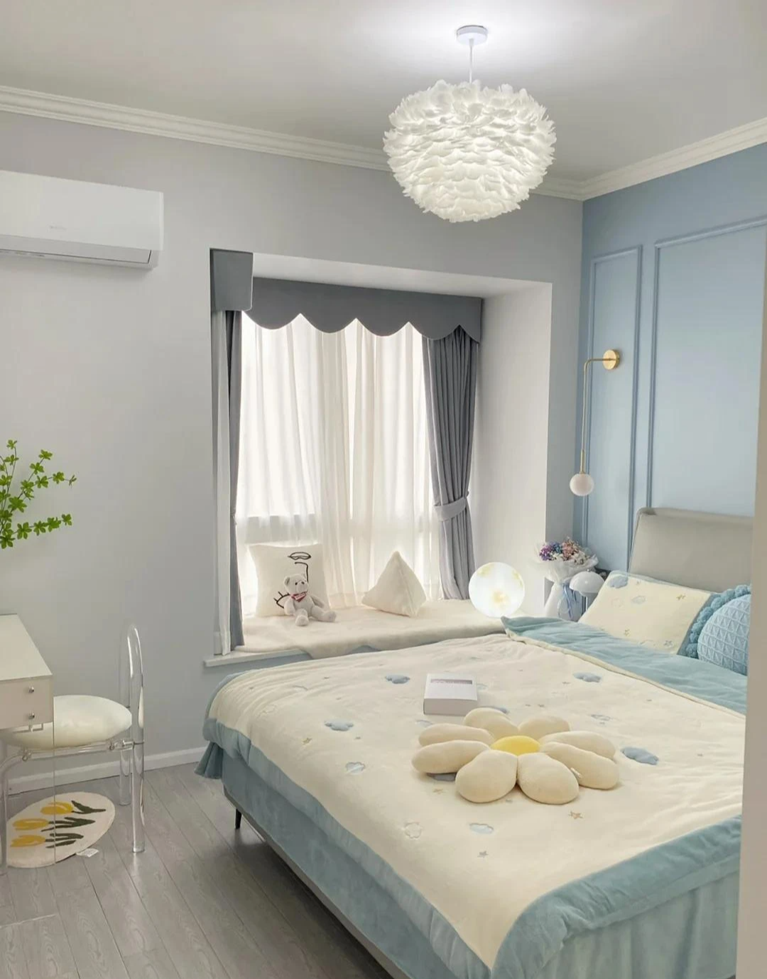 Căn hộ chơi màu xanh baby hút 90.000 like: Toàn đồ decor nom vô tri, nhưng đứng cạnh nhau lại 