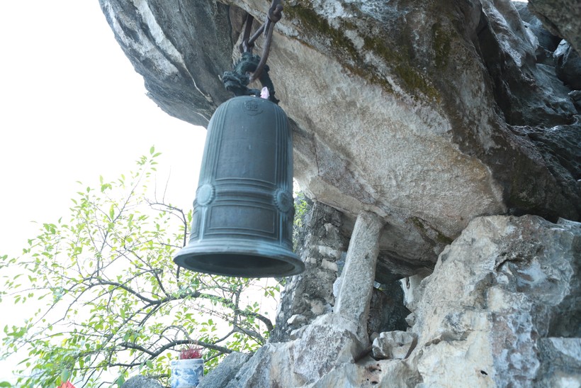 Độc đáo ngôi chùa cổ nằm chênh vênh trên vách núi hơn 500 năm- Ảnh 21.