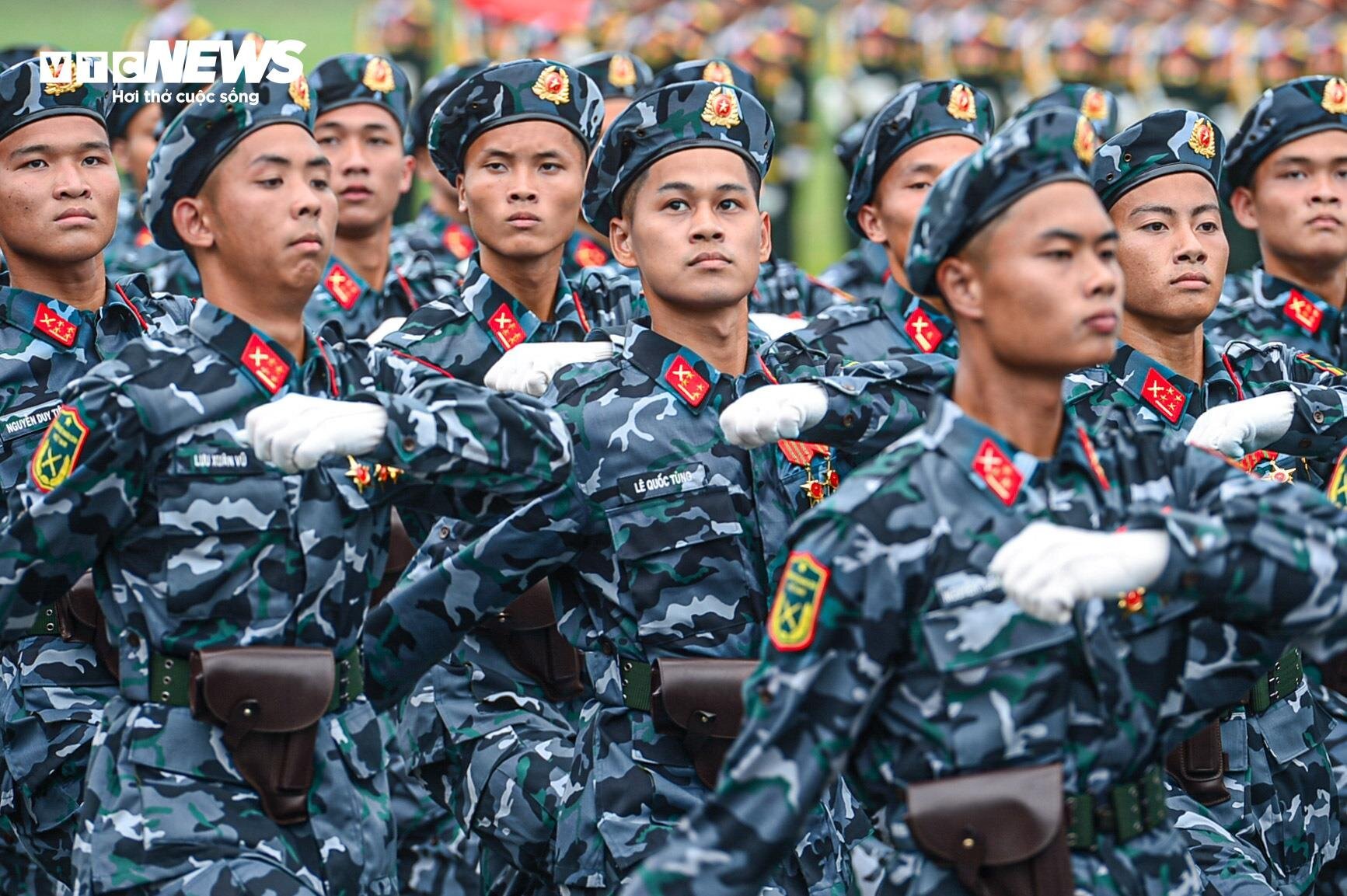 Màn bắn 21 loạt đại bác và 6 trực thăng bay diễu hành trong lễ tổng duyệt 70 năm chiến thắng Điện Biên Phủ- Ảnh 10.