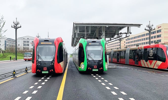 Từ đề xuất tàu điện không ray ở Hà Nội: Không khác gì BRT, phải có làn riêng- Ảnh 1.