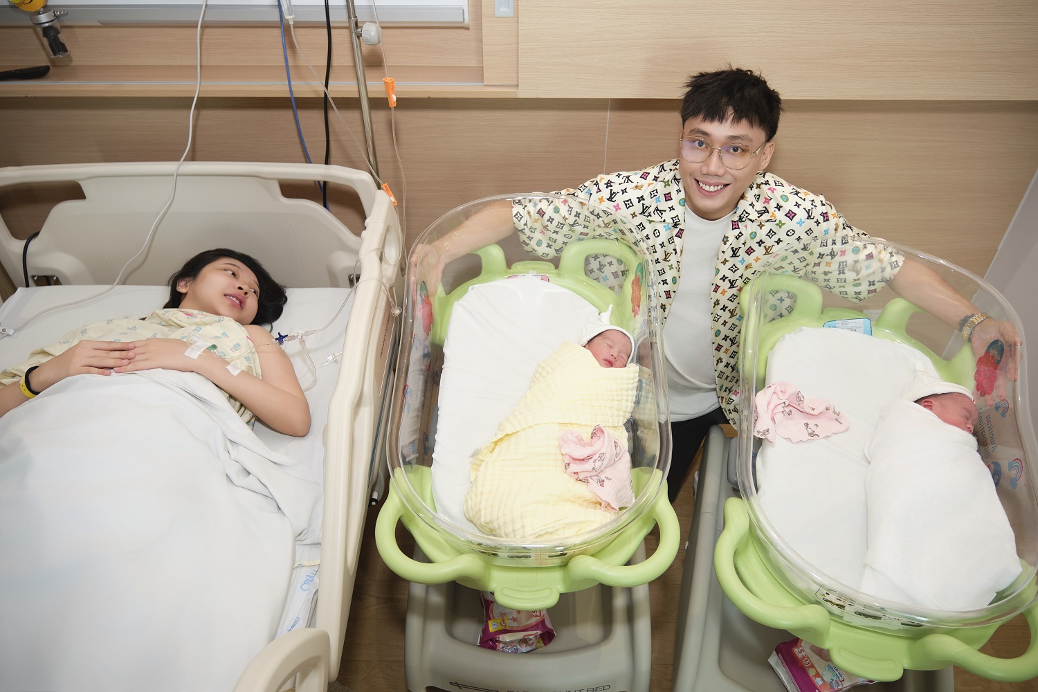 Diễn viên Kim Chi sinh đôi con đầu lòng, một trai một gái- Ảnh 1.