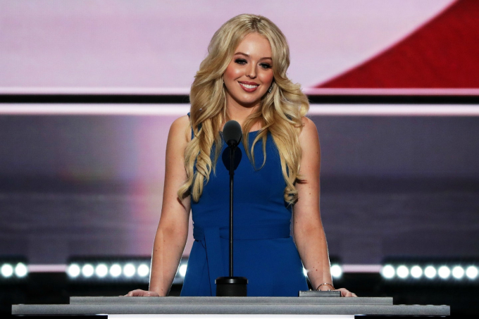 Bị coi là người kém sắc và mờ nhạt nhất nhà Trump, tiểu thư Tiffany Trump giờ “lột xác” ngoạn mục ra sao mà sắp vượt cả chị gái Ivanka?- Ảnh 6.