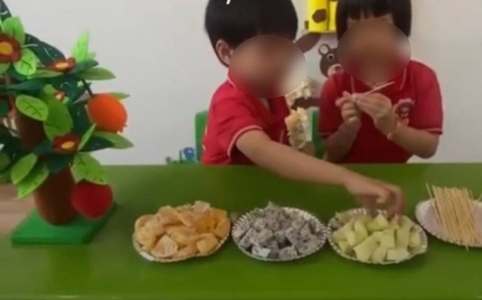 Gửi video cho phụ huynh nhưng quên tắt tiếng, 1 cô giáo mầm non ở Kon Tum lộ đoạn mắng chửi nặng nề học sinh- Ảnh 1.