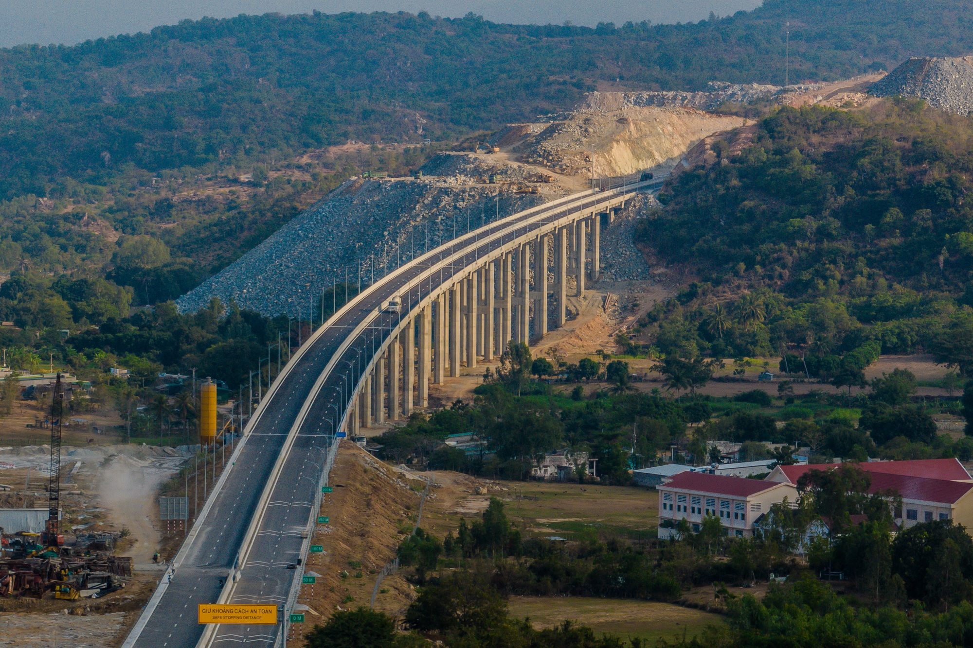 Cao tốc 146.990 tỷ đồng dài, hiện đại nhất Việt Nam dần về đích: Thủ tướng chỉ đạo ‘nóng’- Ảnh 3.