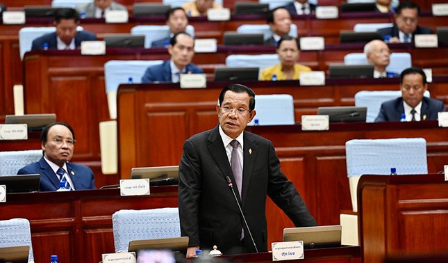Ông Hun Sen chia tay Quốc hội Campuchia- Ảnh 1.