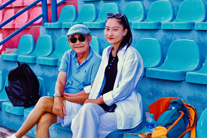 Nam nghệ sĩ Việt vướng tin hẹn hò gái trẻ ở tuổi U70, liên tục có động thái lạ liên quan chuyện tình cảm- Ảnh 5.