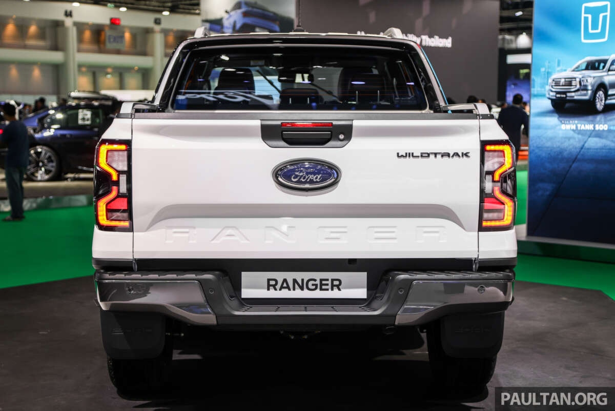 Khám phá Ford Ranger Wildtrak V6 vừa trình làng, giá hơn 1 tỷ đồng- Ảnh 4.