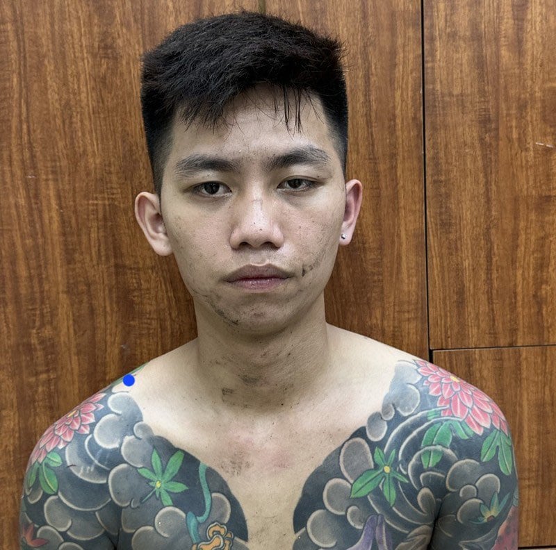 Lời khai của tài xế 19 tuổi hất cảnh sát lên nắp capo ở Hà Nội- Ảnh 1.